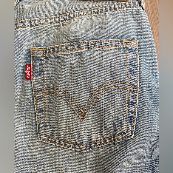 Worn Once Levi’s Mom Jeans (Size 25) - Picture 3 of 5